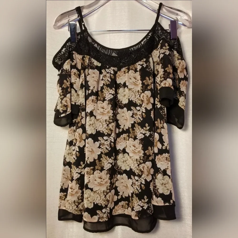 Floral, Lace, Cold Shoulder Top. Size LG - Picture 2 of 2